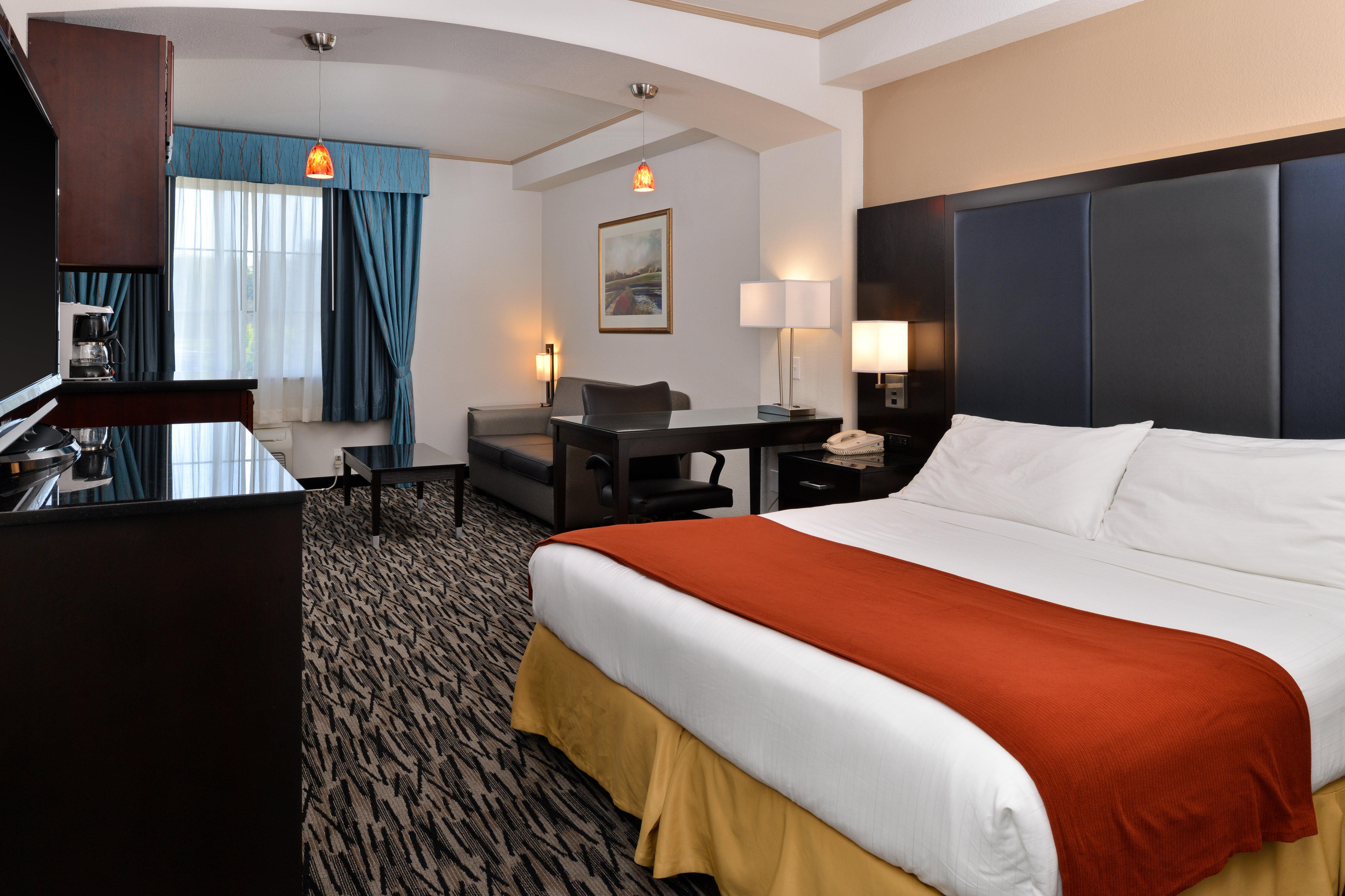 Holiday Inn Express & Suites Tacoma South - Lakewood By Ihg Exterior photo