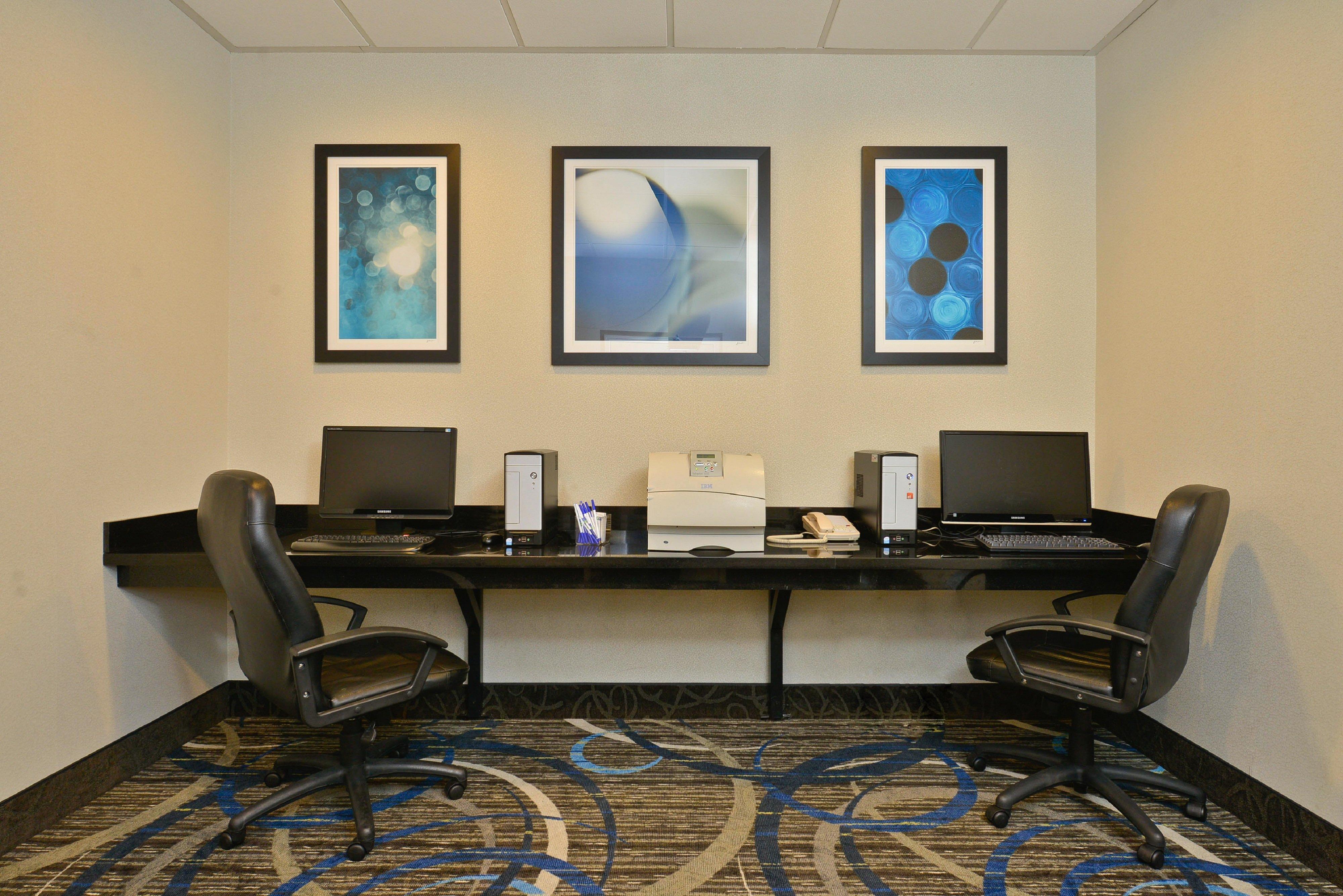 Holiday Inn Express & Suites Tacoma South - Lakewood By Ihg Exterior photo