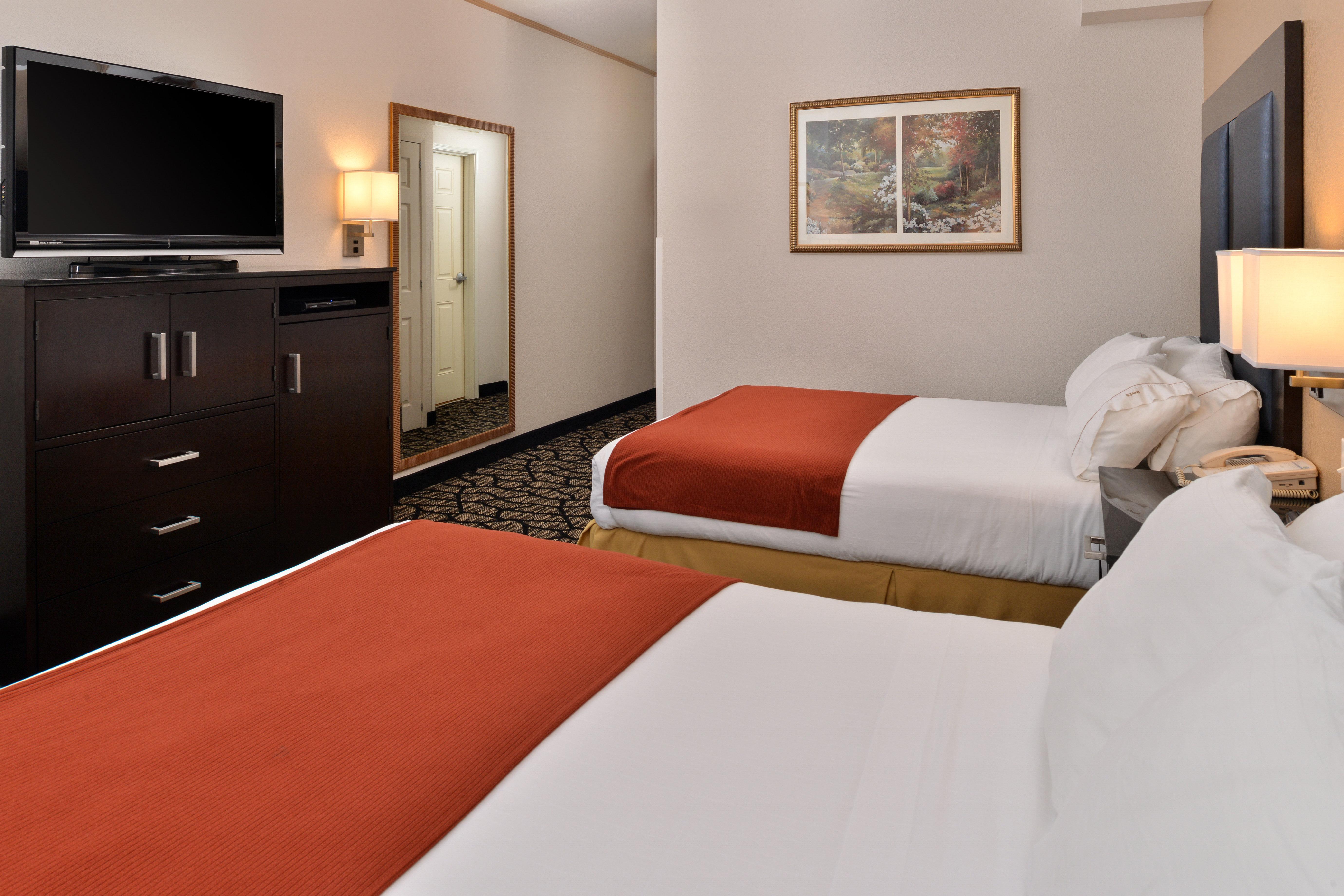 Holiday Inn Express & Suites Tacoma South - Lakewood By Ihg Exterior photo