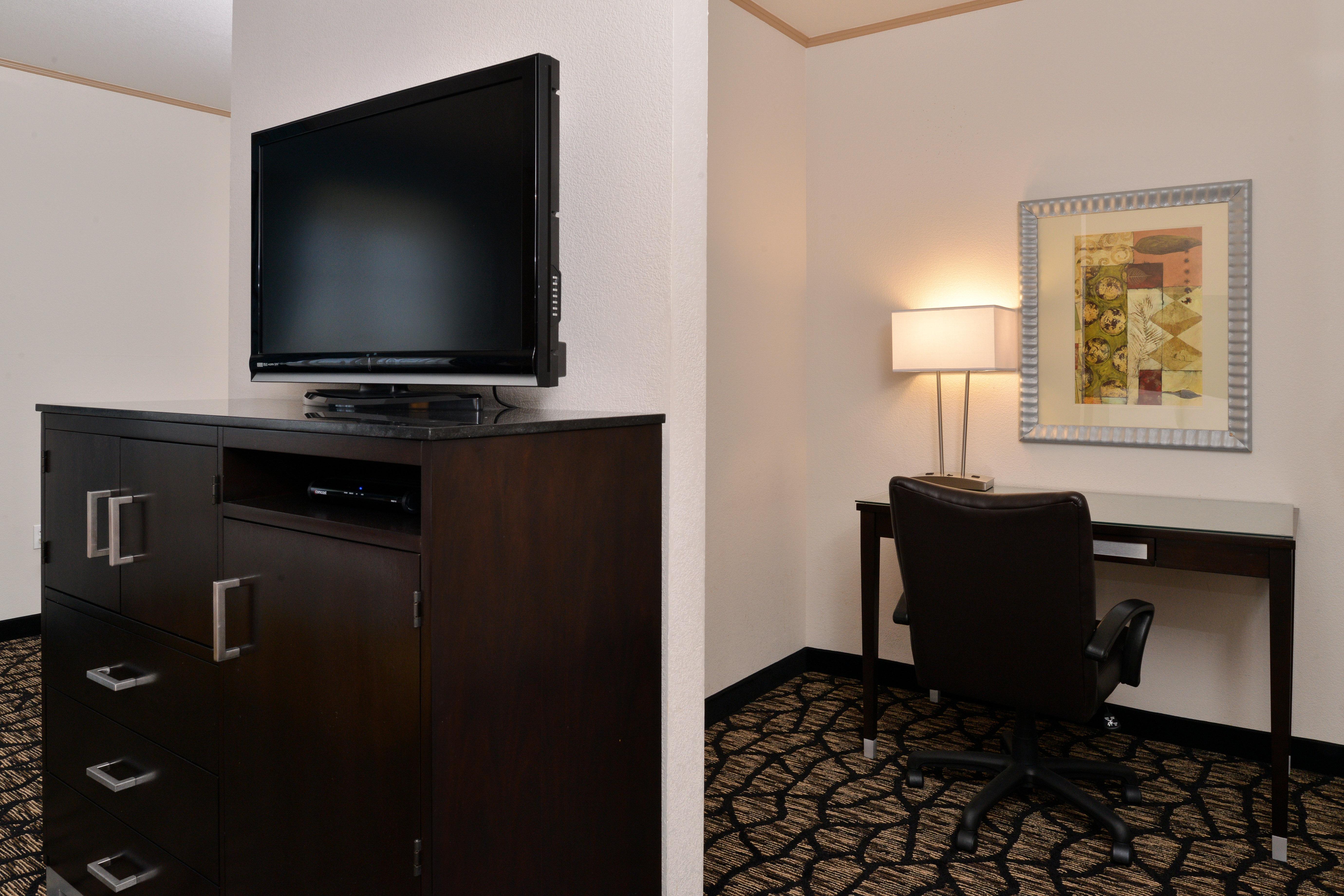 Holiday Inn Express & Suites Tacoma South - Lakewood By Ihg Exterior photo