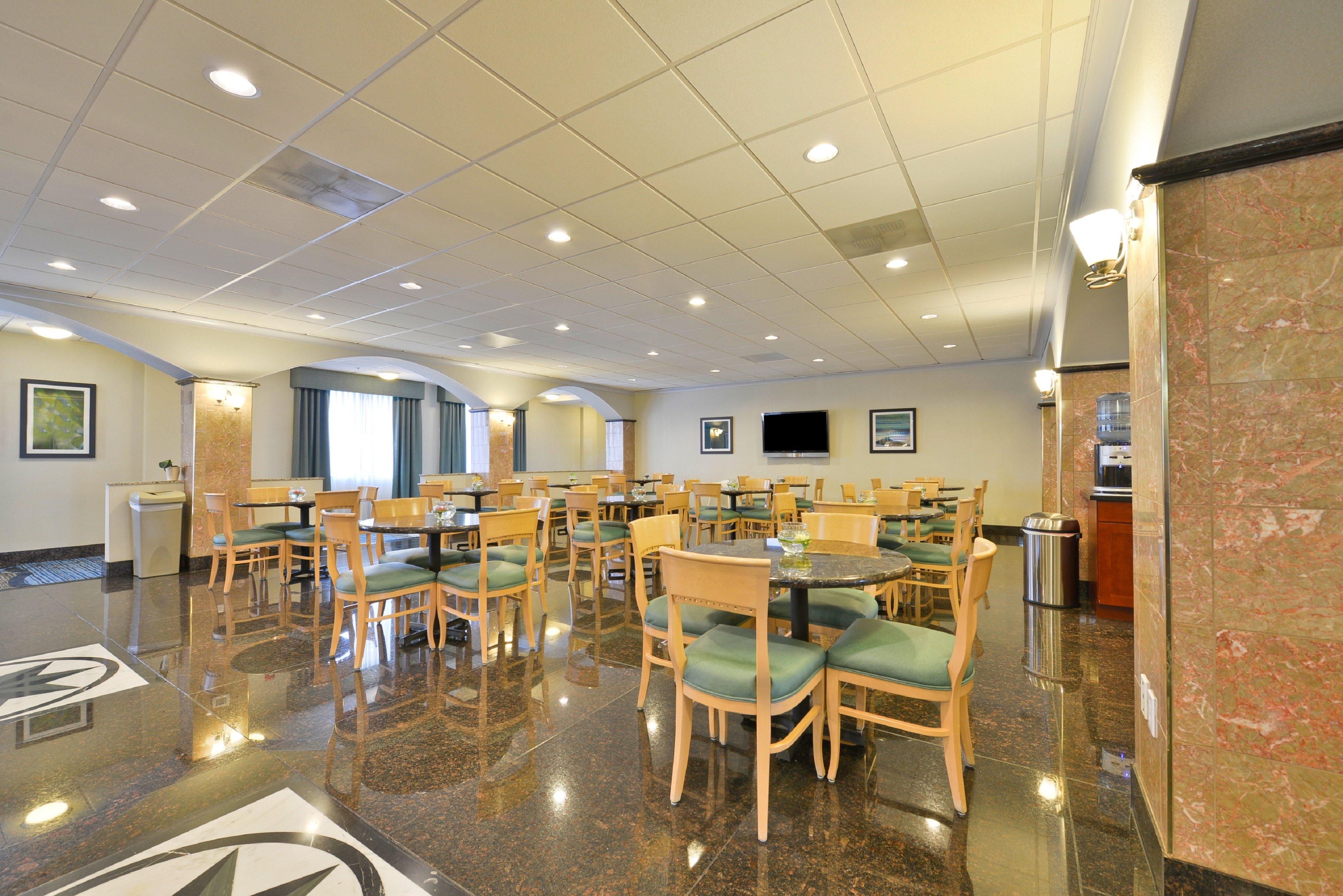 Holiday Inn Express & Suites Tacoma South - Lakewood By Ihg Exterior photo