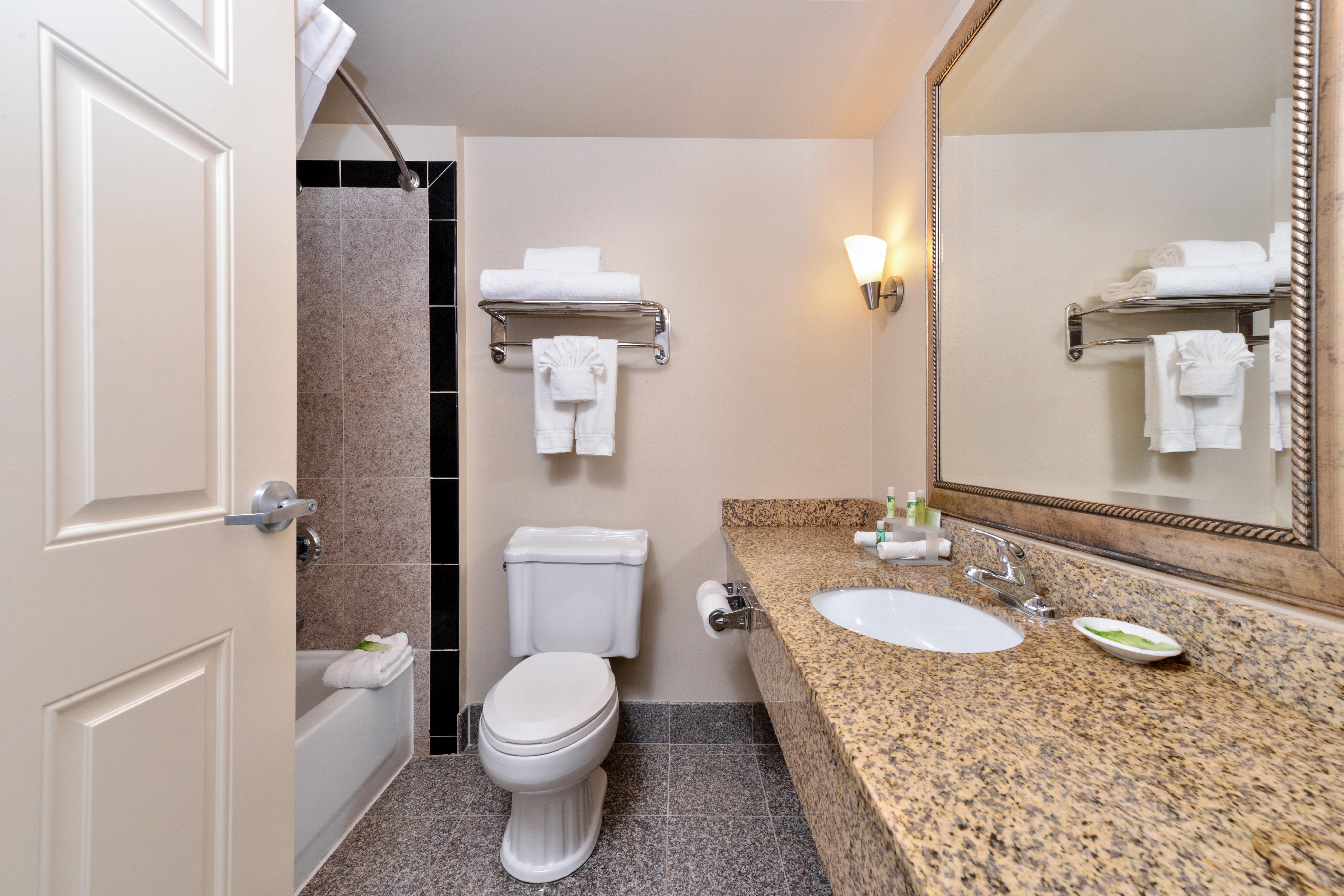 Holiday Inn Express & Suites Tacoma South - Lakewood By Ihg Exterior photo