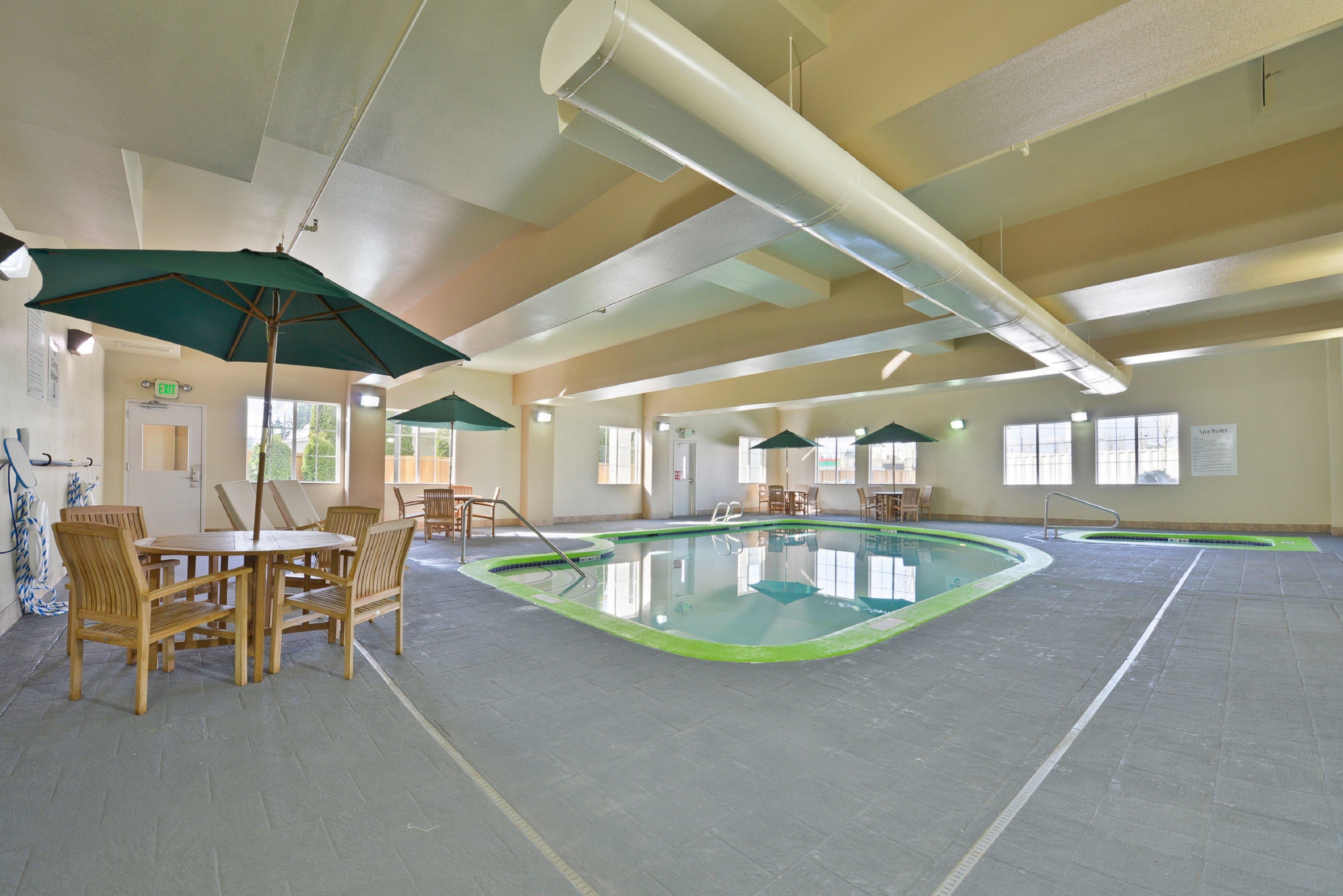 Holiday Inn Express & Suites Tacoma South - Lakewood By Ihg Exterior photo