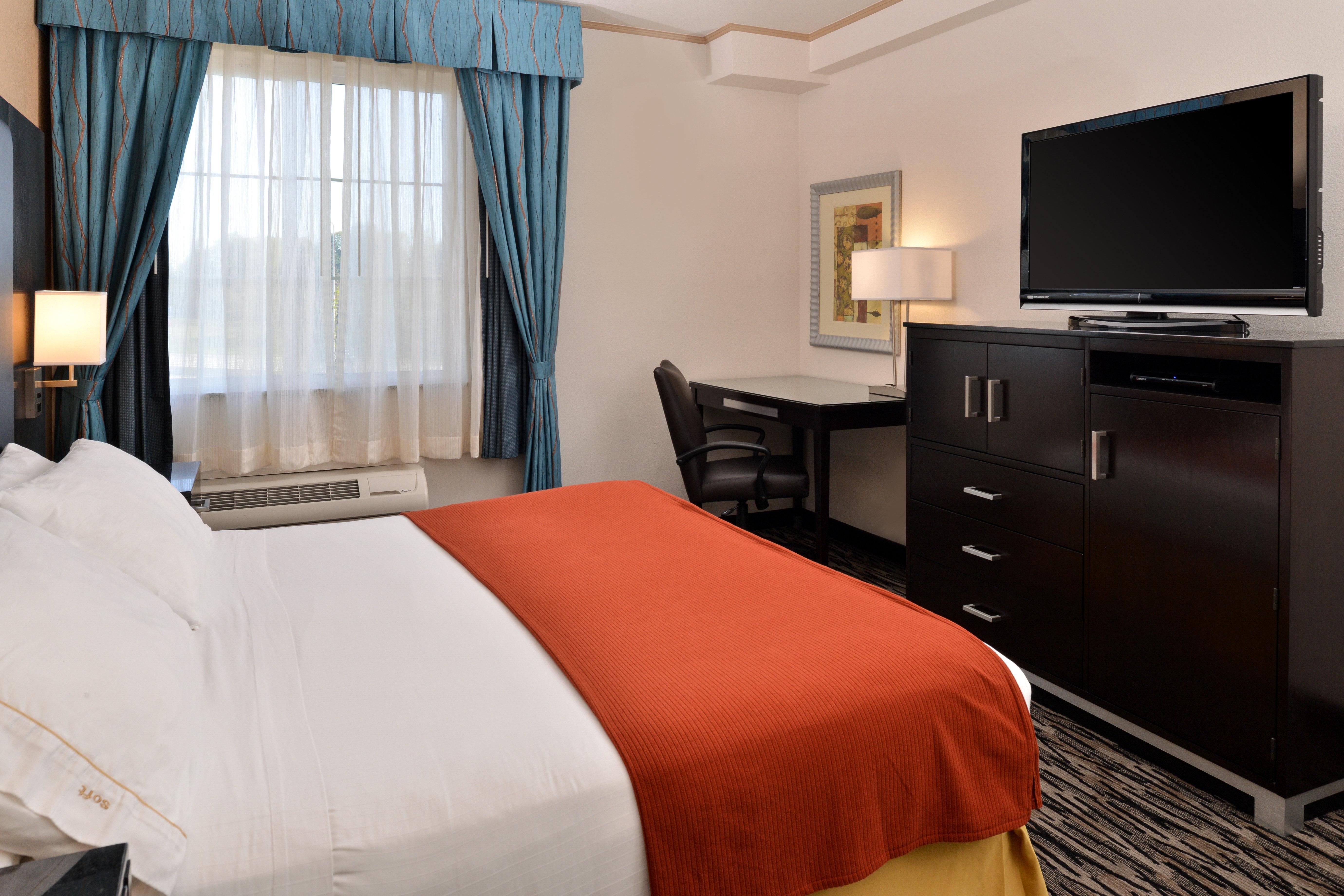 Holiday Inn Express & Suites Tacoma South - Lakewood By Ihg Exterior photo