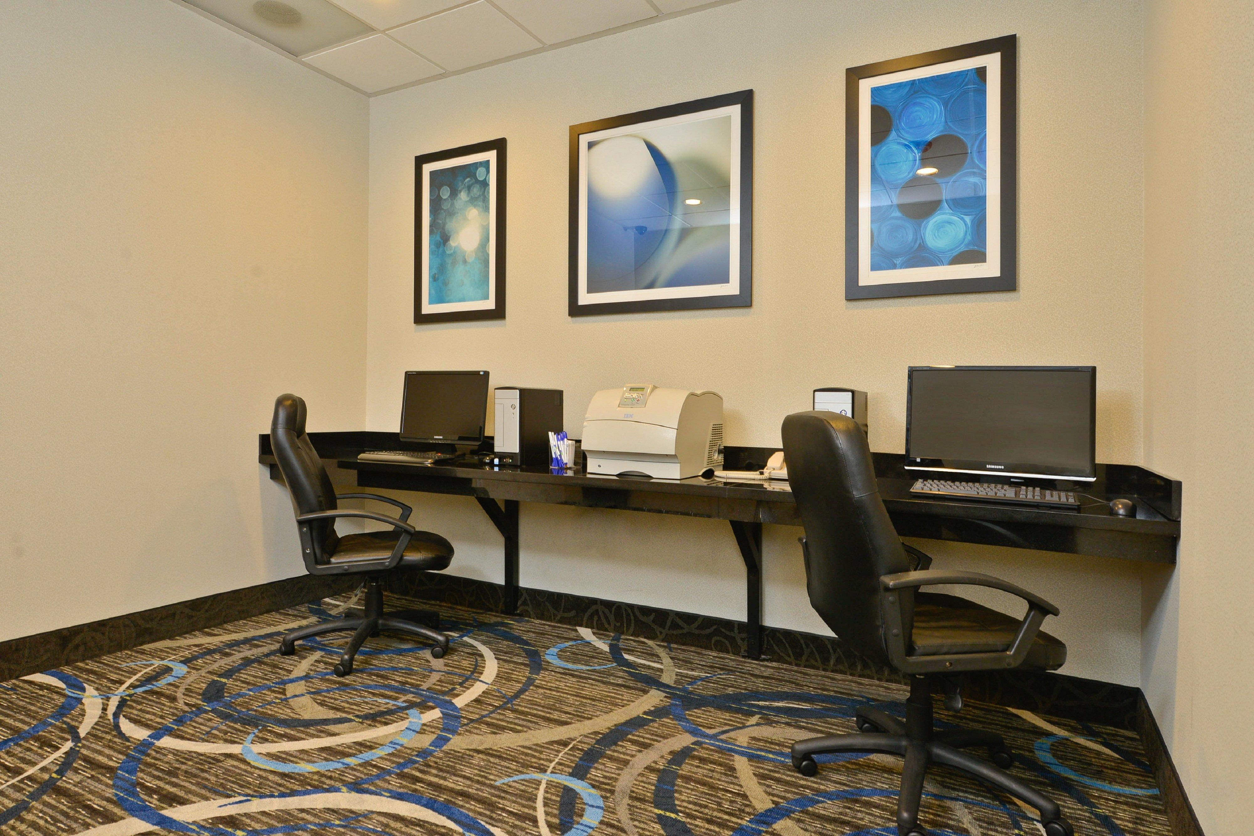 Holiday Inn Express & Suites Tacoma South - Lakewood By Ihg Exterior photo