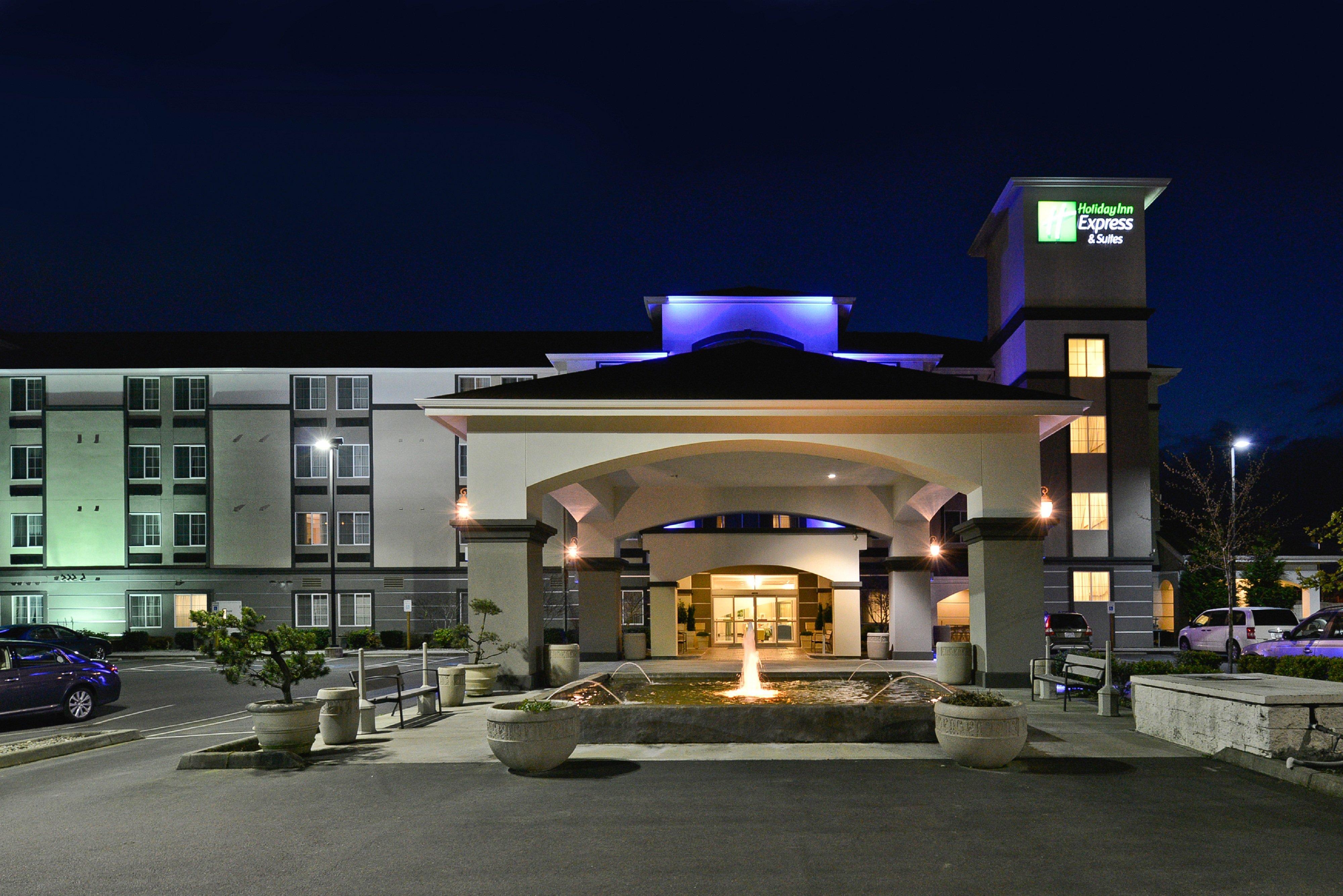 Holiday Inn Express & Suites Tacoma South - Lakewood By Ihg Exterior photo