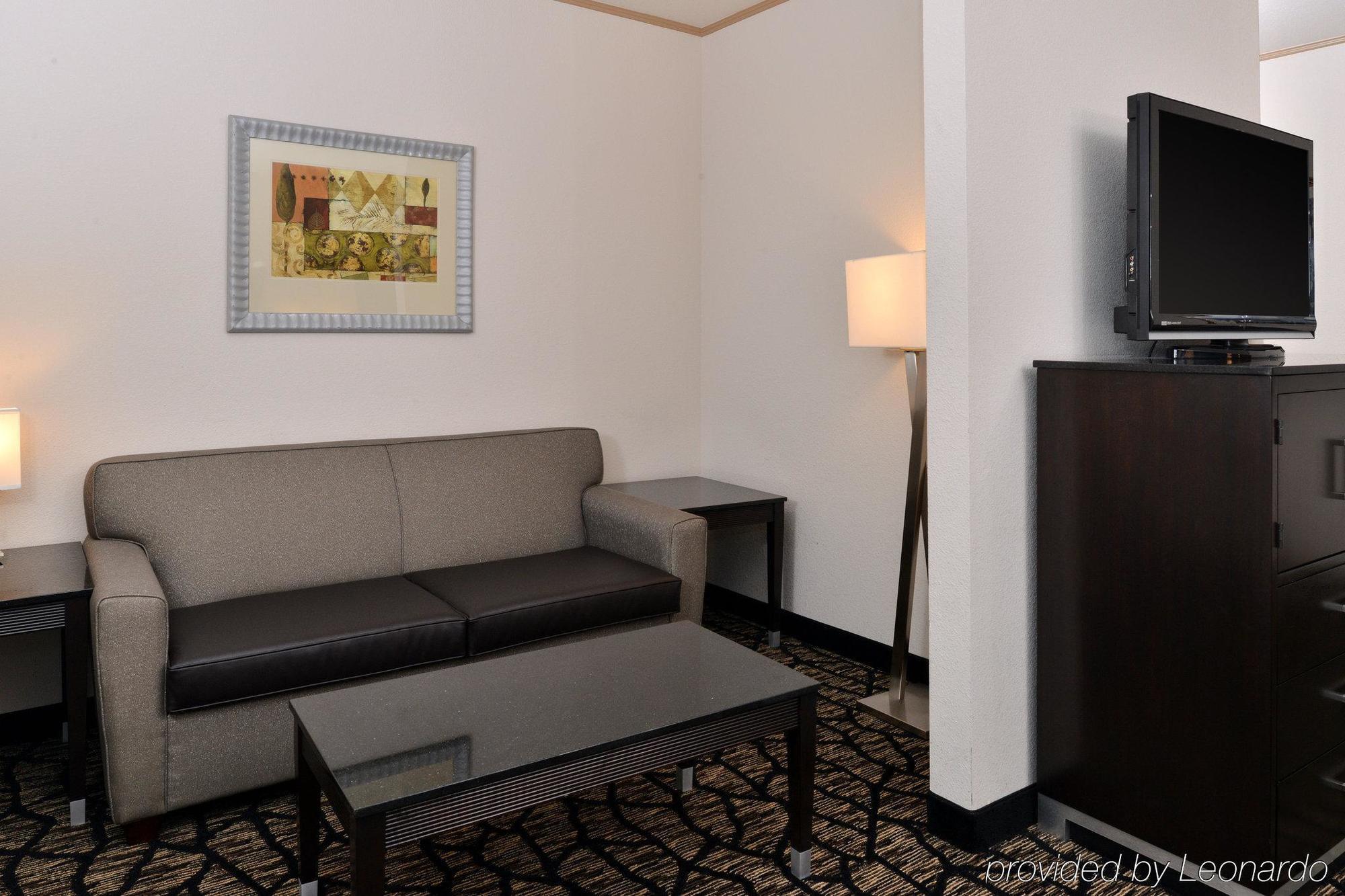 Holiday Inn Express & Suites Tacoma South - Lakewood By Ihg Exterior photo