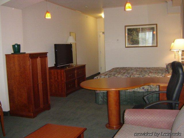 Holiday Inn Express & Suites Tacoma South - Lakewood By Ihg Room photo