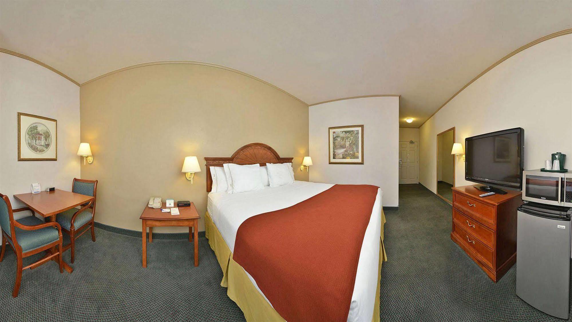 Holiday Inn Express & Suites Tacoma South - Lakewood By Ihg Exterior photo